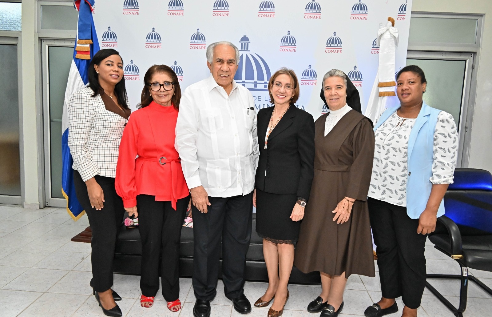 CONAPE celebra el día de la Mujer destacando su entrega y dedicación