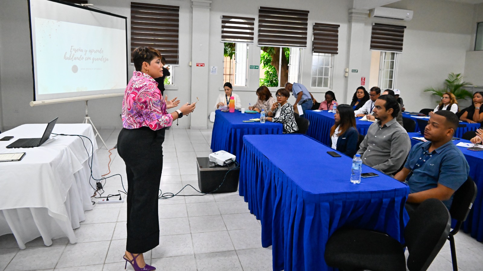 CONAPE instruye colaboradores a potenciar su personalidad