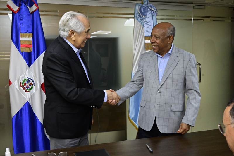 Conape construirá hogar para acoger adultos mayores del municipio de Azua.      El centro de acogida se edificará en un terreno que donó el Instituto Agrario Dominicano