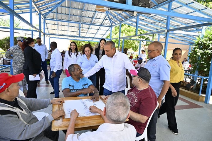 Director ejecutivo CONAPE recorre hogares de día y centros de atención para adultos mayores en la Línea Noroeste