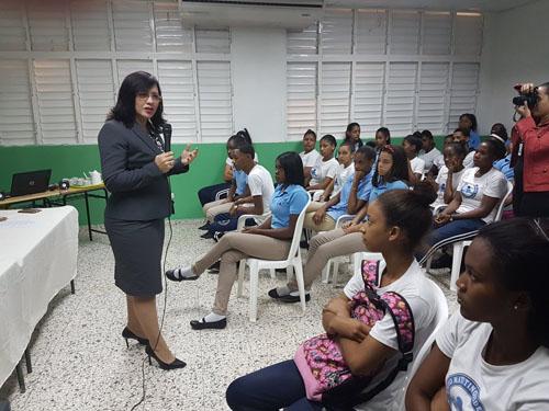 CONAPE desarrolla jornada  educación en las escuelas por día del adulto mayor