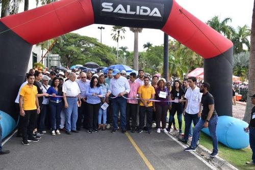 Más de 3,000 adultos mayores y sus familiares participan  en caminata del Conape “Yo cuido los míos”