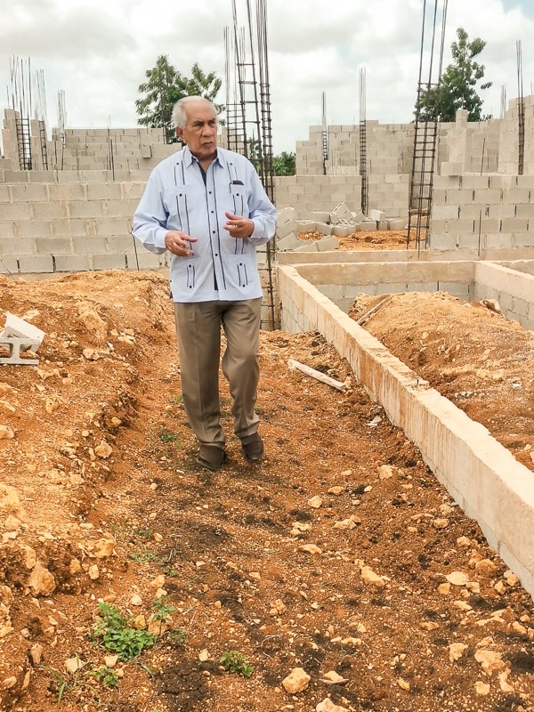 Director Ejecutivo de CONAPE supervisa construcción Hogar de Día para Adultos Mayores San Rafael del Yuma