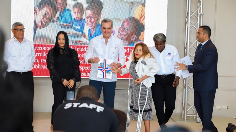 Presidente Luis Abinader  encabeza lanzamiento comunidades de cuidados