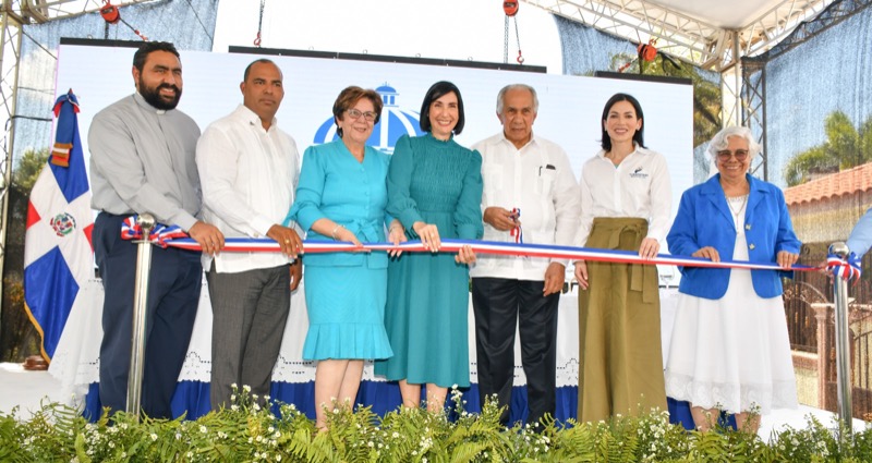 Primera Dama, CONAPE y El Banco de Reservas inauguraron remozamiento hogar para adultos mayores en Villa Tapia, provincia Hermanas Mirabal